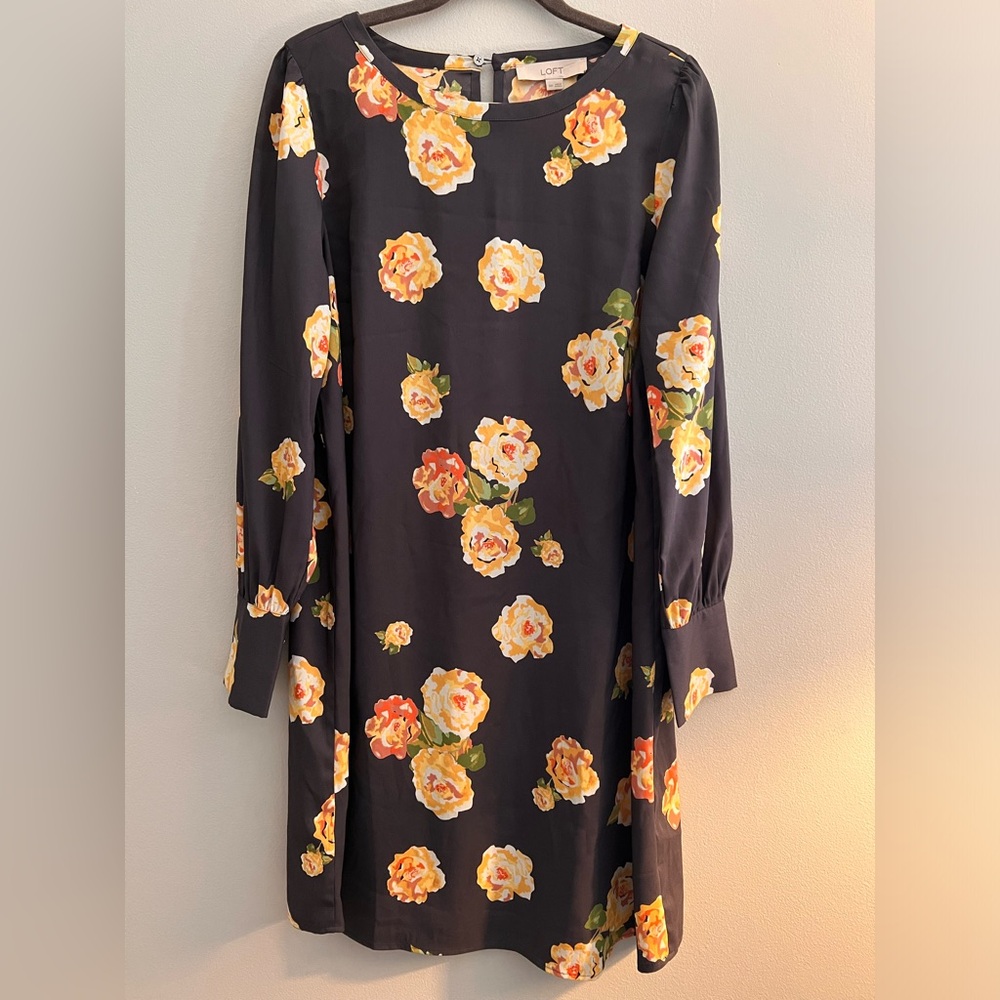 fluid shift dress. Beautiful gray peony print.  Back gold button closure.